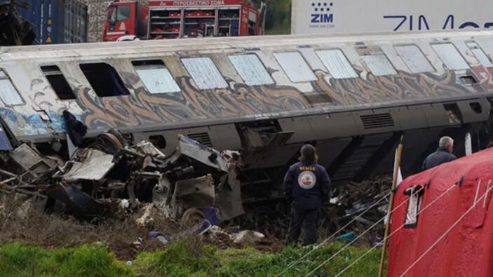 Yunanistan'da yaşanılan tren kazasında bilanço ağırlaşıyor